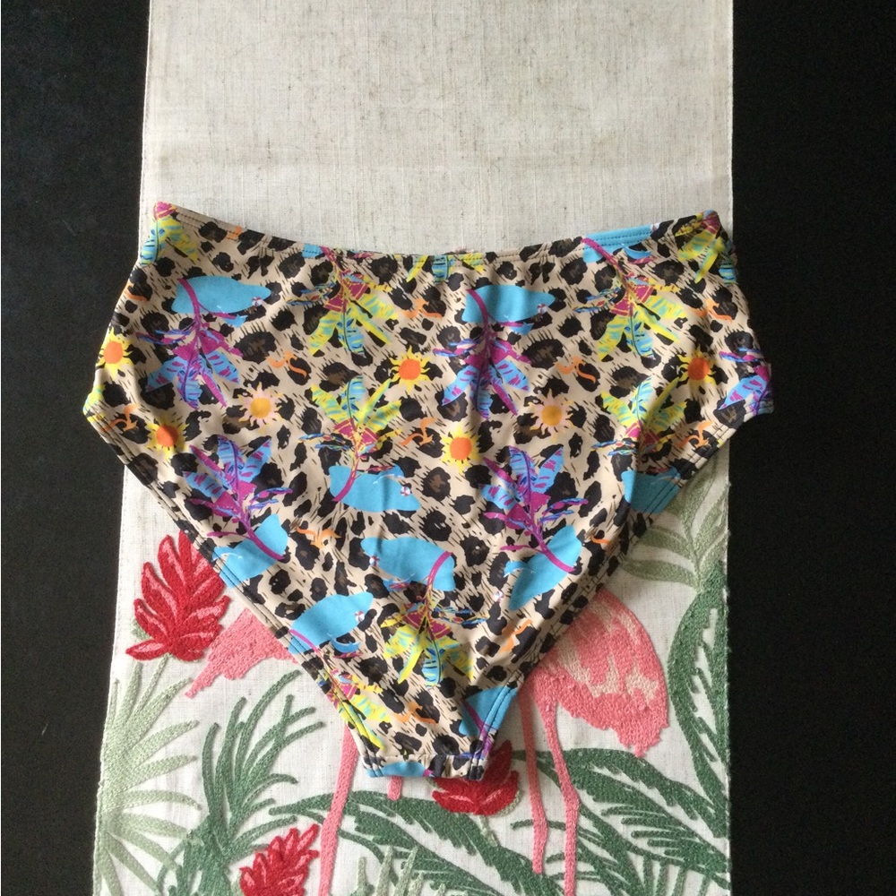🆕 Highwaisted Ruched Bathing Suit Bottom 🦋🐆🌼 - Picture 3 of 3